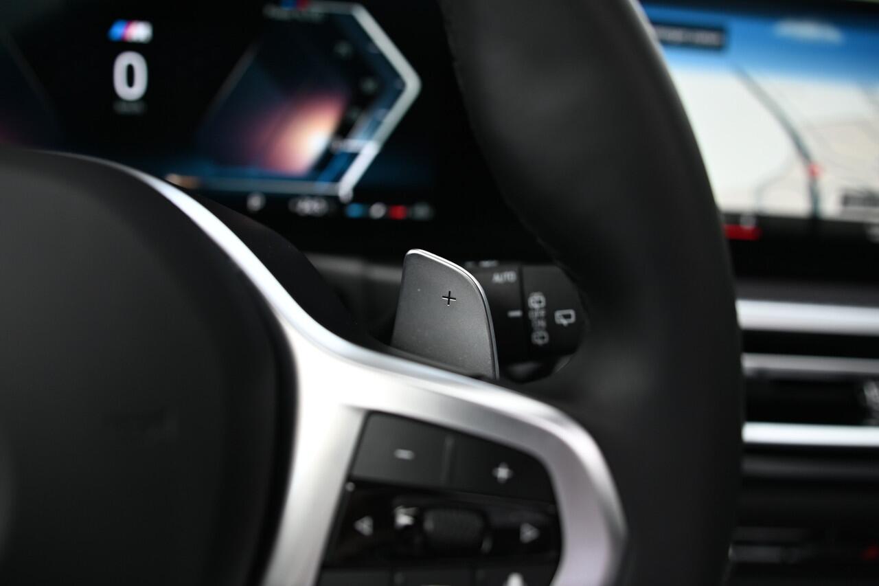 BMW 3-SERIE Touring 330i M Sport Automaat / Panoramadak / Sportstoelen / Adaptieve LED / Achteruitrijcamera / M Sportonderstel / Parking Assistant / Live Cockpit Professional