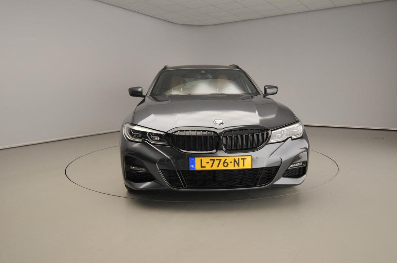 BMW 3-SERIE Touring 318i | M-Sportpakket | Laserlicht | Leder | Navigatie | Sportstoelen | Stoelverwarming | DAB | Alu 18 inch