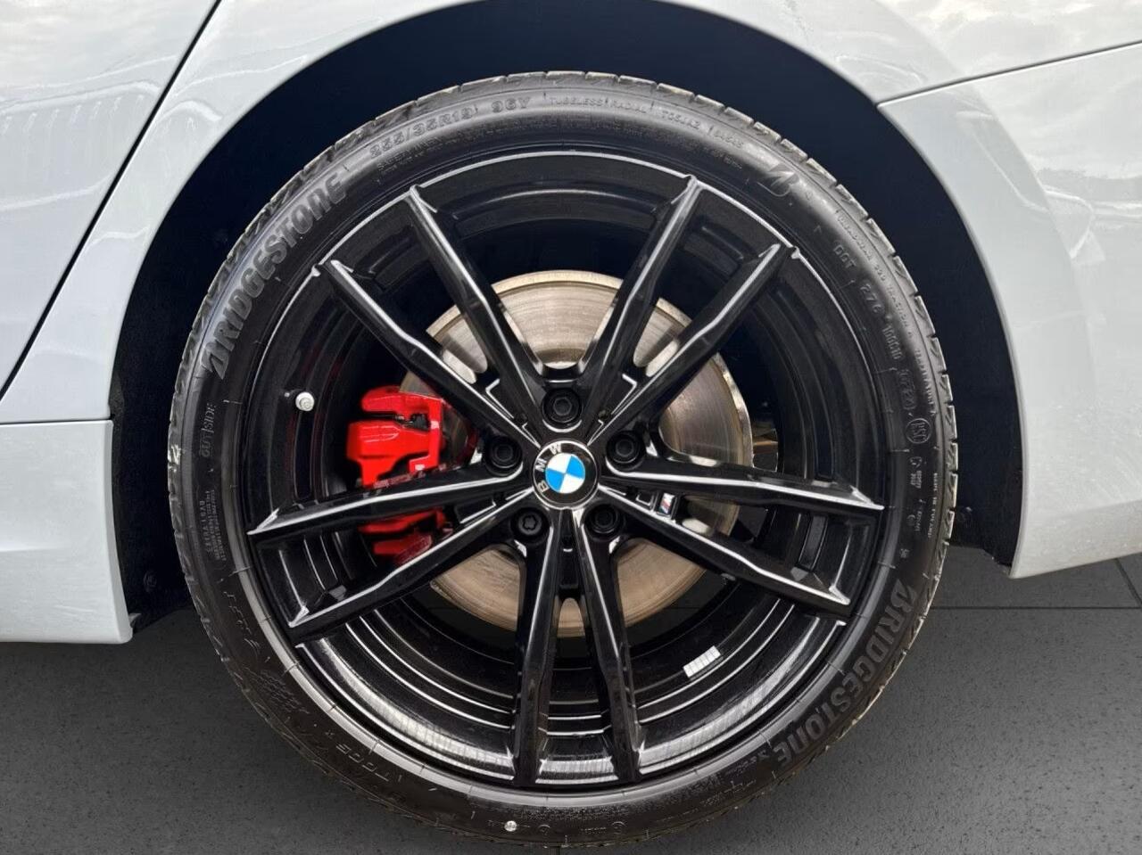 BMW 3-SERIE 330iA M-SPORT Pro ** LED, LC Prof, SCHUIF/KANTEL, ACC, 19-inch LMV, HuD, H&K Sound ** ¤ 22.500,= onder NP - 1e EIG - UNFALLFREI ** ** INFORMEER OOK NAAR ONZE AANTREKKELIJKE FINANCIAL-LEASE TARIEVEN **