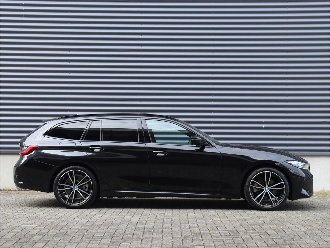 BMW 3-SERIE Touring 330e xDrive | High Executive | M Sportpakket | Panodak | Harman Kardon | Elektr. Voorstoelen | Head-Up | Driving Assistant | Adaptive Cruise Control | Parking Assistant Plus | Comfort Access | 19'' LMV
