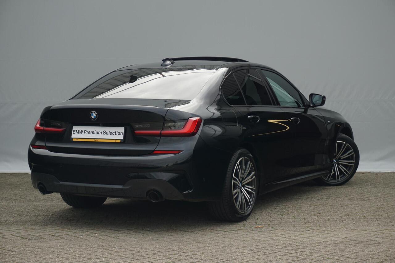 BMW 3-SERIE Sedan 318i M Sportpakket | Elektrisch Schuif-kanteldak / HIFI / Lederen Sportstoelen