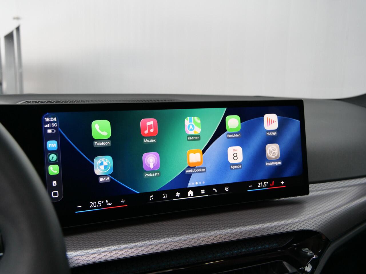 BMW 3-SERIE Touring 330e 292 Pk Automaat M Sportpakket Pro Schuifdak / Apple Carplay / Head-Up / Keyless