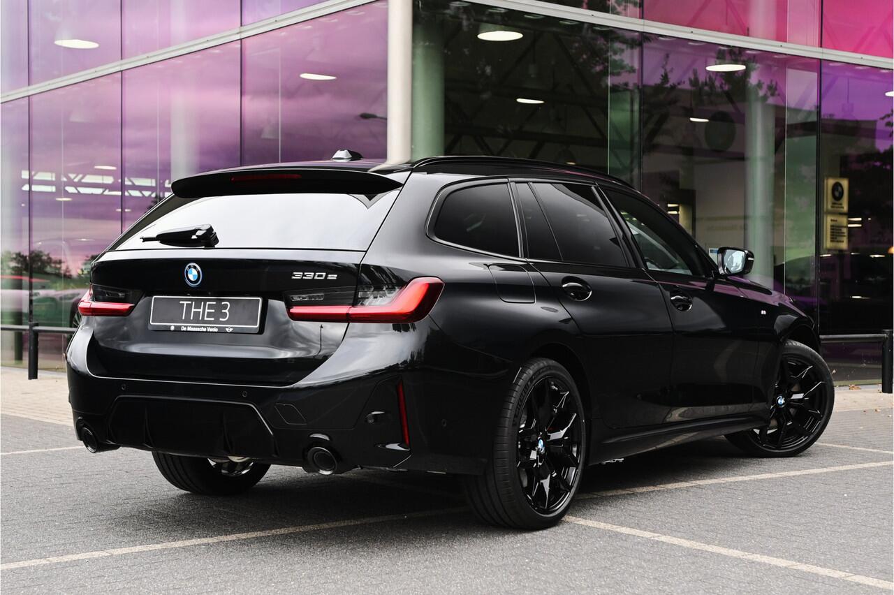 BMW 3-SERIE Touring 330e M Sport Automaat / Panoramadak / Trekhaak / Sportstoelen / Active Cruise Control / Adaptieve LED / Parking Assistant Plus / Comfort Access