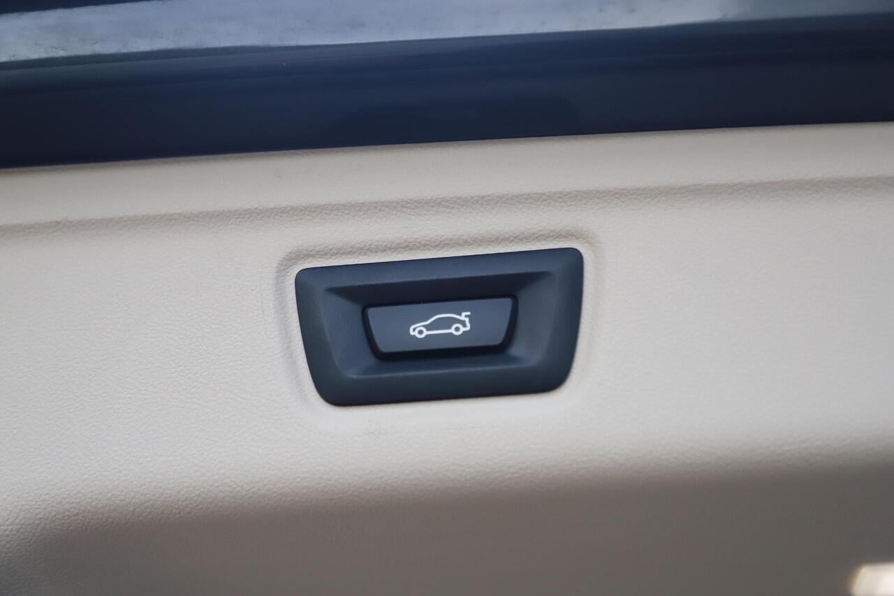 BMW 3-SERIE Touring 330e Business Edition Plus 292PK Black Pack Individual Automaat Trekhaak Sportstoelen Leder 18 inch Laser LED Navigatie Carplay Clima Cruise Stoelverwarming SOH 92%