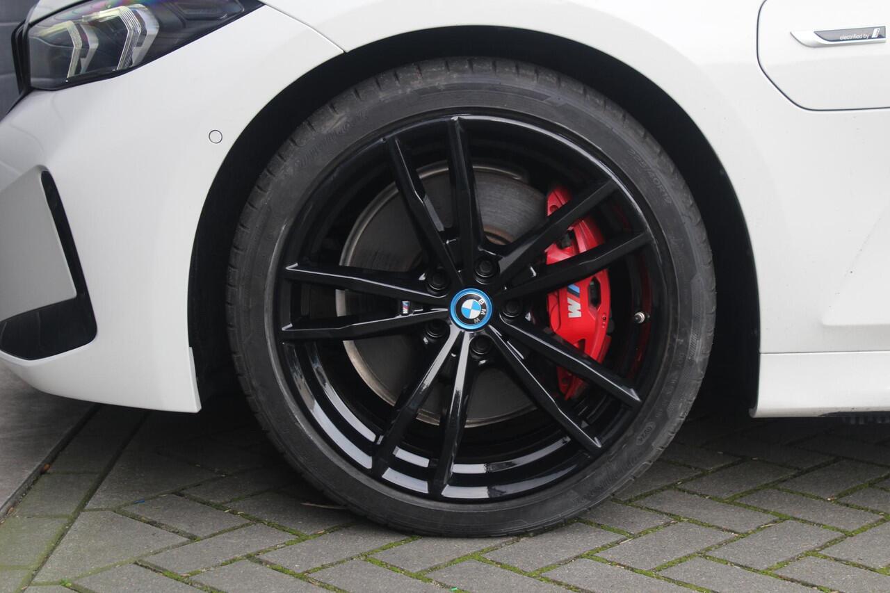 BMW 3-SERIE Touring 320e M-sport | Adaptieve Cruise | BLIS | HUB | Pro pakket | Keyless | 19 Inch