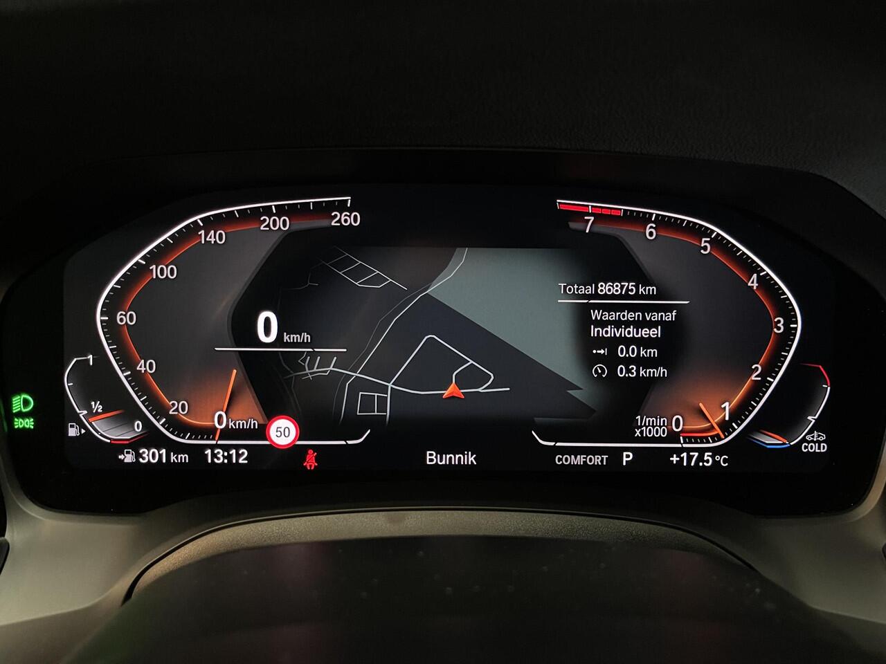 BMW 3-SERIE Touring 318i High Executive M Sport 18"/Panoramadak/Laser LED/Harman Kardon/Dodehoek/Adaptieve cruise/Keyless/Stoelverwarming