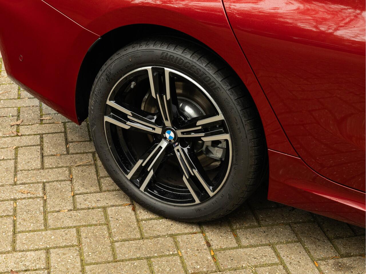 BMW 3-SERIE Touring 330e M-Sport - Pano - Trekhaak - LCI 2 - ACC - Hifi