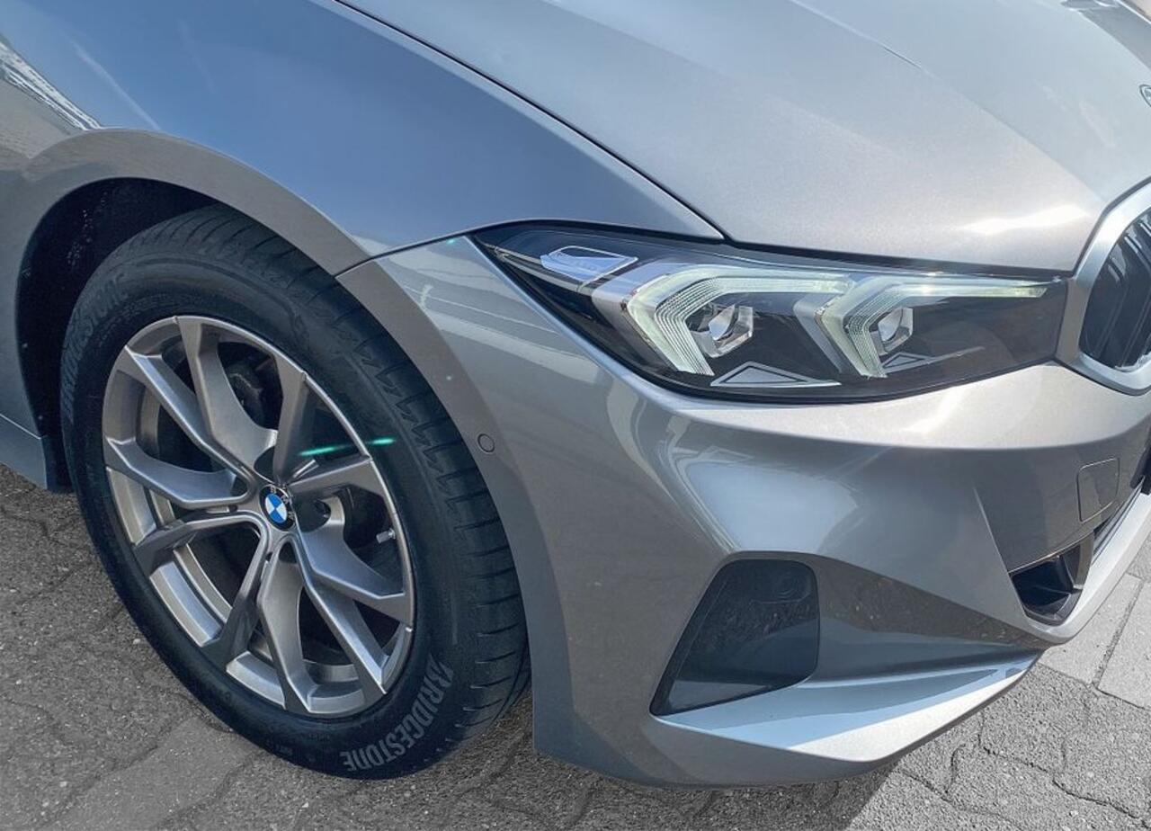 BMW 3-SERIE Touring 320d 190 PK Trekhaak Camera Keyless-Go LED EL. Stoelbediening