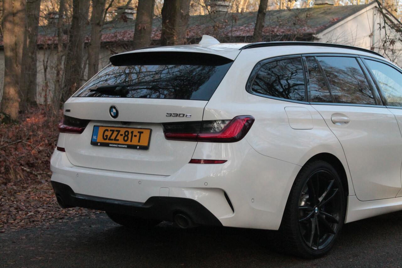 BMW 3-SERIE 330e xDrive M-sport | Laser | HUD | Pano | Blind