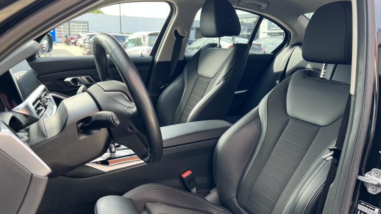 BMW 3-SERIE 330e | Navi | Stoelverwarming