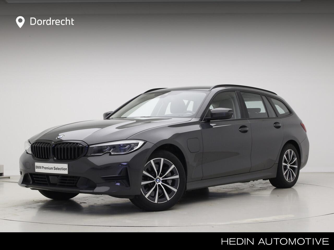 BMW 3-SERIE Touring 330e | Harman Kardon | Head-Up | Active Cruise Controle | Laser | Stoelverwarming | Individual Metallic