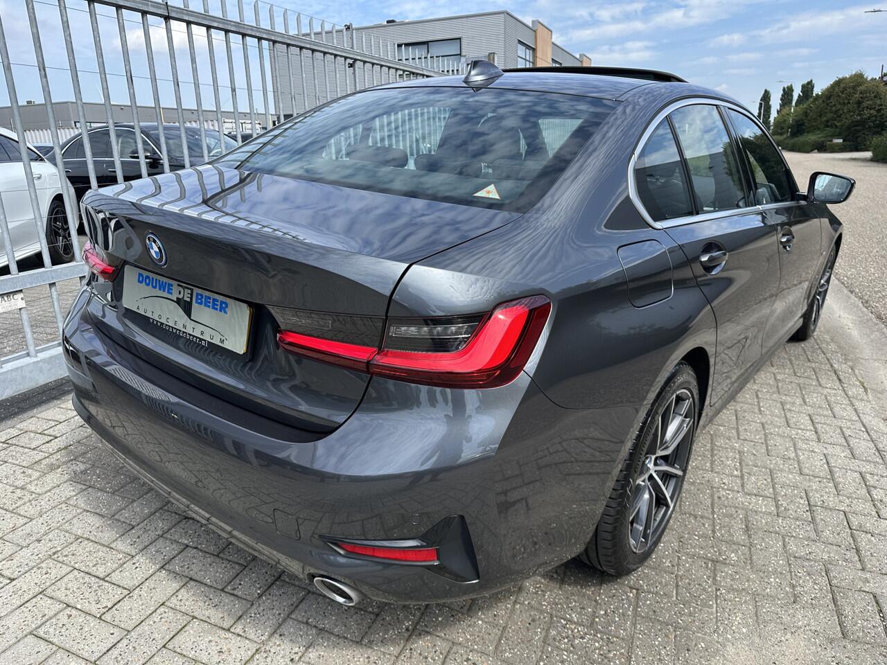 BMW 3-SERIE 330e Sportline 330 Schuifdak|Laser-LED |Leer|Stoelverw|HiFi