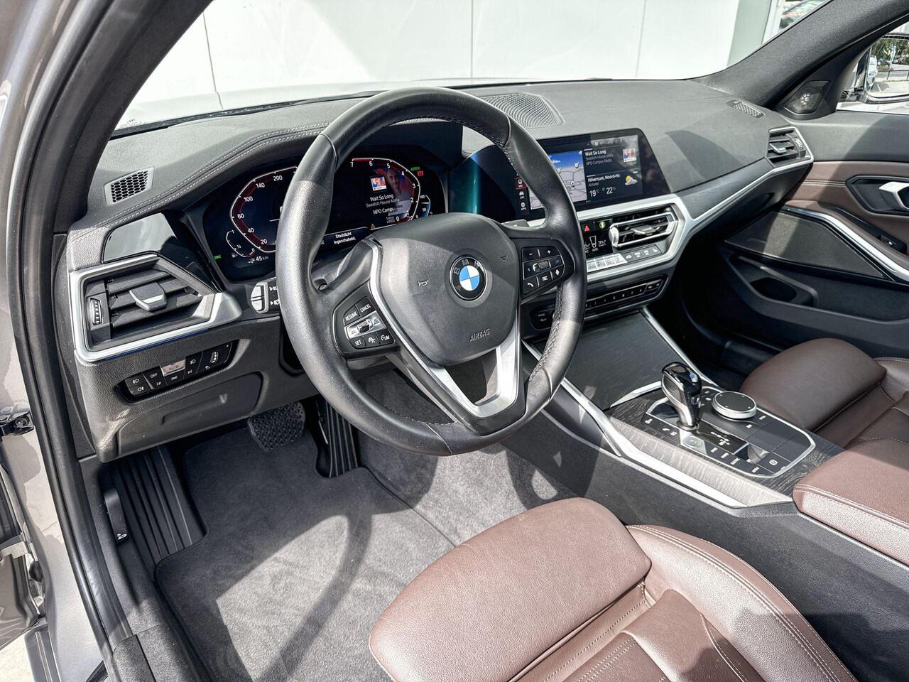 BMW 3-SERIE Sedan 330e High Executive / Harman Kardon / Head Up / Adaptive Cruise Control / Comfort Access / 18 Inch / Trekhaak Zwenkbaar / Selections