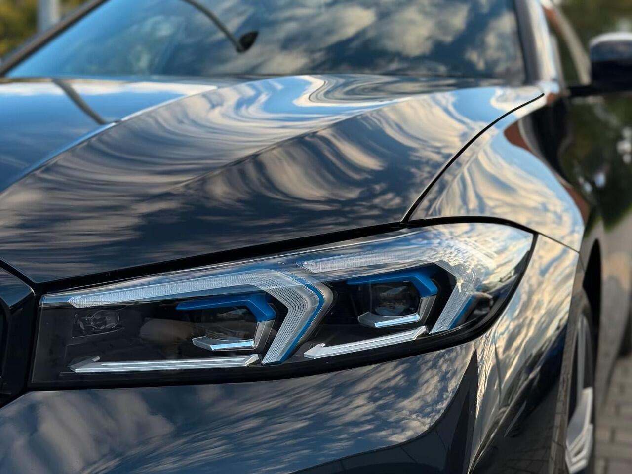 BMW 3-SERIE Touring 320d xDrive M-SPORT ** LED, NAVI+, LEDER, PANORAMA, H&K, HuD, TREKH, 19-inch LMV ** 1e EIG - UNFALLFREI ** ** INFORMEER OOK NAAR ONZE AANTREKKELIJKE FINANCIAL-LEASE TARIEVEN **