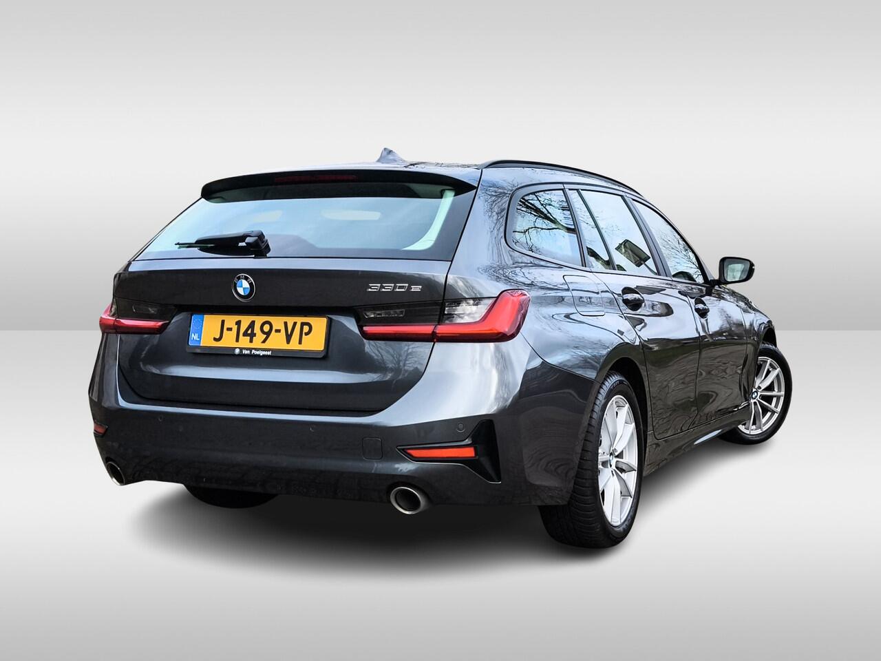 BMW 3-SERIE Touring 330e 1e-Eig. & Dealer-Onderh. BOVAG-Garantie. NL-Auto.