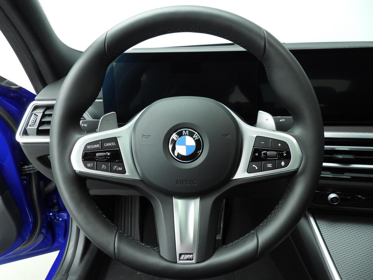 BMW 3-SERIE Sedan 330d xDrive | M-Sportpakket | LED | Navigatie | Schuifdak | Elektr. zetels | Sportstoelen | DAB | Hifi speakers | Alu 18 inch