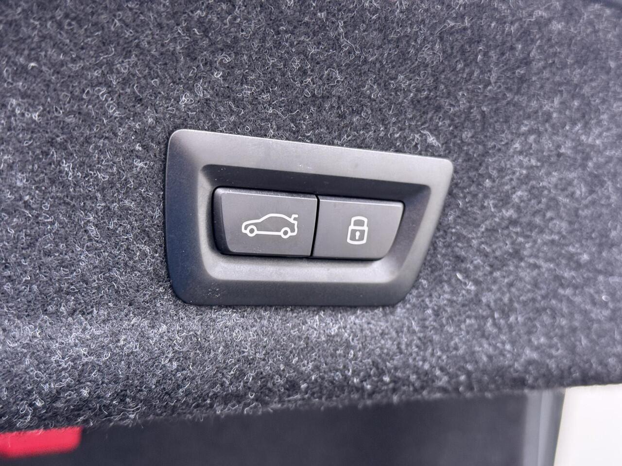 BMW 3-SERIE 330e High Executive BOMVOL!| M SPORT | SCHUIFDAK | LEDER | HARMAN KARDON | LASER LED | ELECTR STOELEN | KEYLESS | HEAD UP| DODE HOEK HERKENNING | STUURWIEL VERWARMING