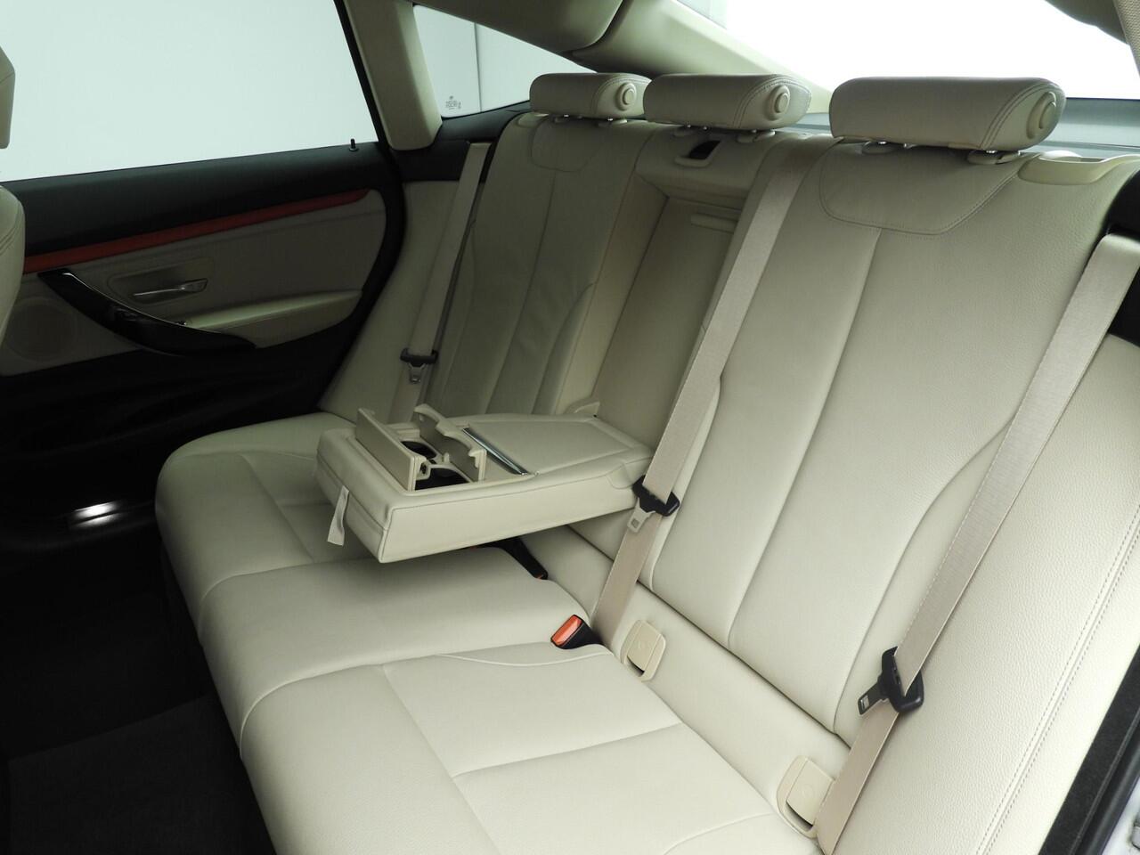 BMW 3-SERIE GT Gran Turismo 320i Automaat / Sportline / LED / Head-up / HIFI / Leder / Sportstoelen / Alu wielen 18 inch