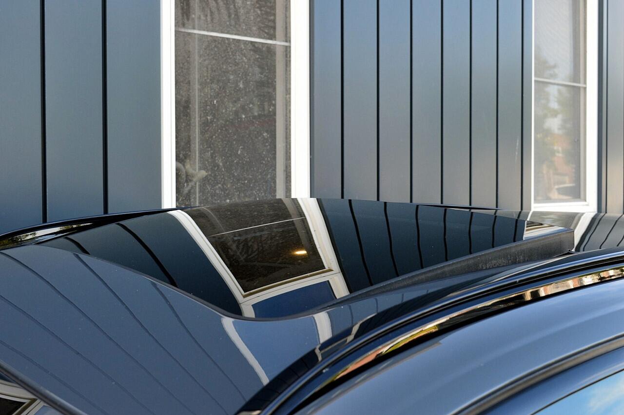 BMW 3-SERIE Touring 330e xDrive M-Sport Rijklaarprijs-Garantie Panoramadak Laser Light Airco Leder Navigatie Head-Up Trekhaak