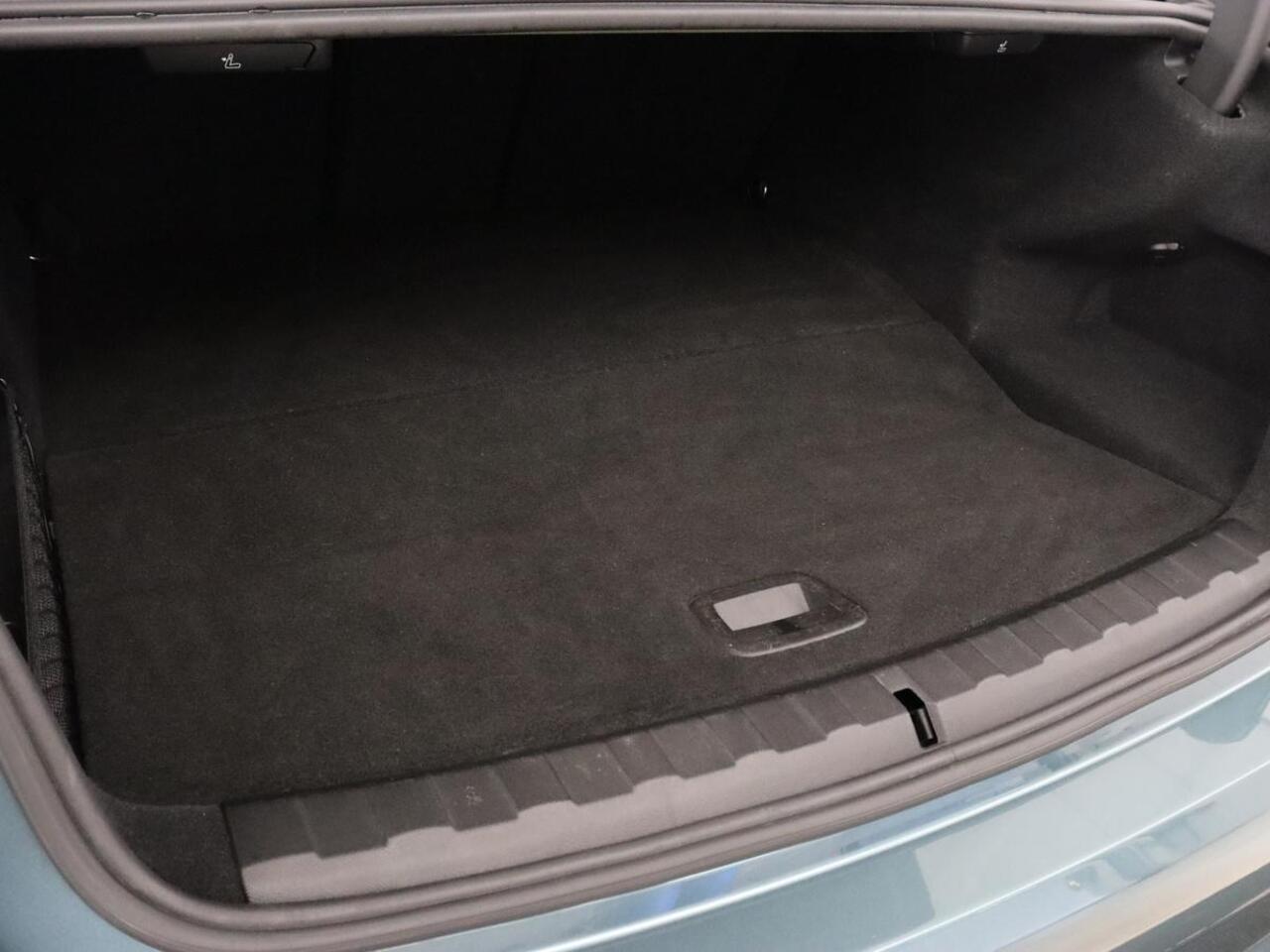 BMW 3-SERIE 330e eDrive Edition | Leder | Stoelverwarming | Carplay | Live Cockpit | Navigatie | Parkeerhulp | Cruise control