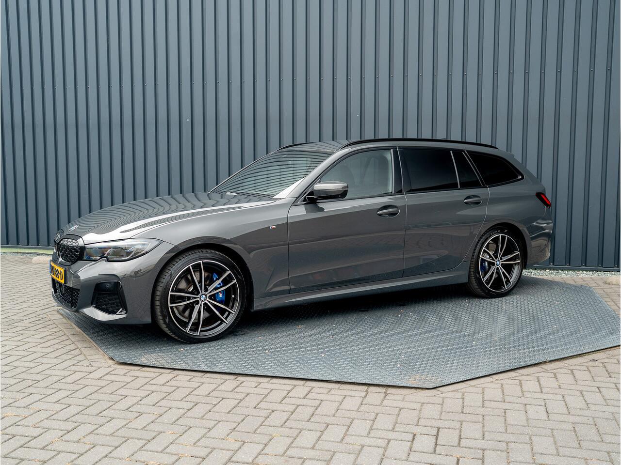 BMW 3-SERIE Touring M340i xDrive | Laser | 360 Camera | Trekhaak | Harman/Kardon | Head Up | Dodehoek sensoren | Prijs Rijklaar!!