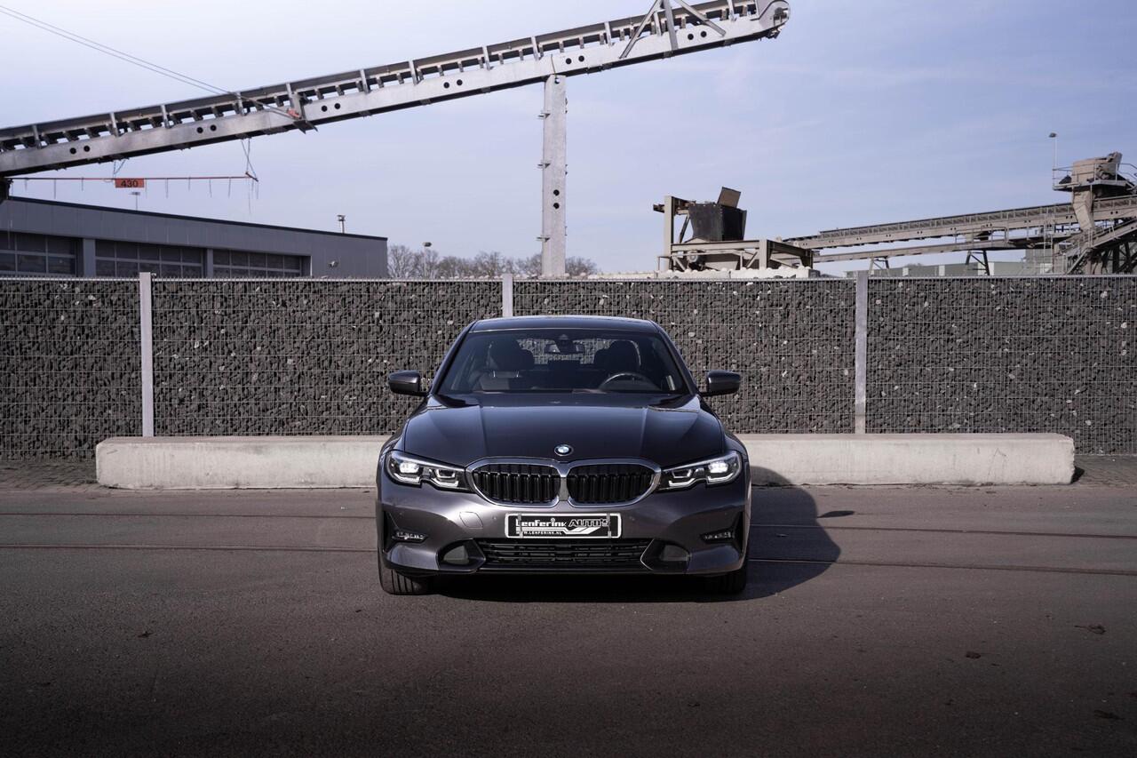 BMW 3-SERIE 320i Sport Line Led koplampen Apple Carplay Leder Memory Stoelverwarming 1e Eigenaar NAP