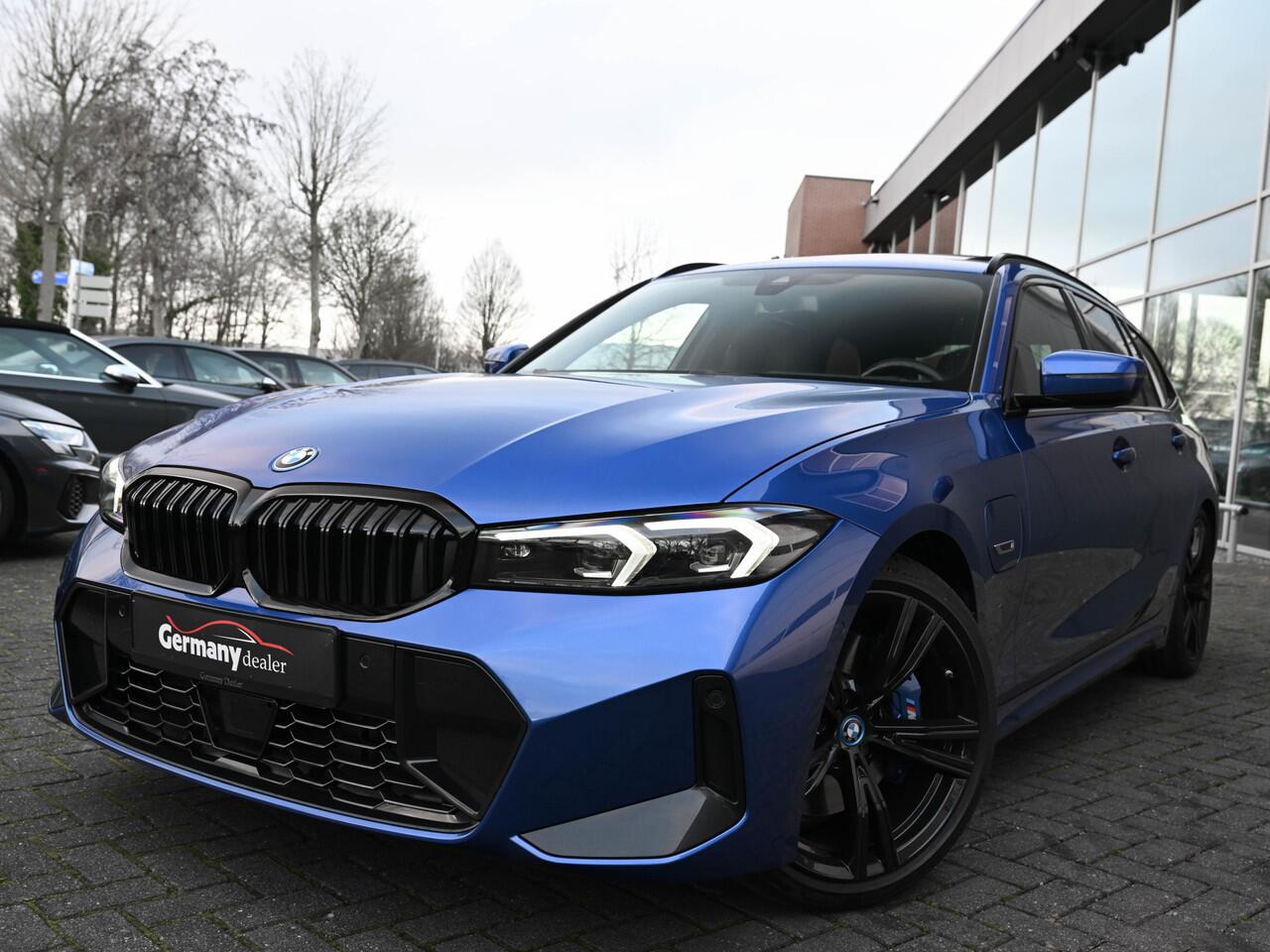 BMW 3-SERIE Touring 330e xDrive 292pk M-Sport-Pro Pano HUD E-Zetels ACC M-Rem Widescreen Hifi VOL!