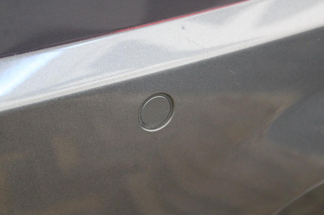 BMW 3-SERIE Touring 330e Business Edition Plus Adaptieve cruise control | Climate control | Stoel/stuur verwarming | Zomer + winterset | Elektrisch uitklapbare trekhaak | Parkeercamera |