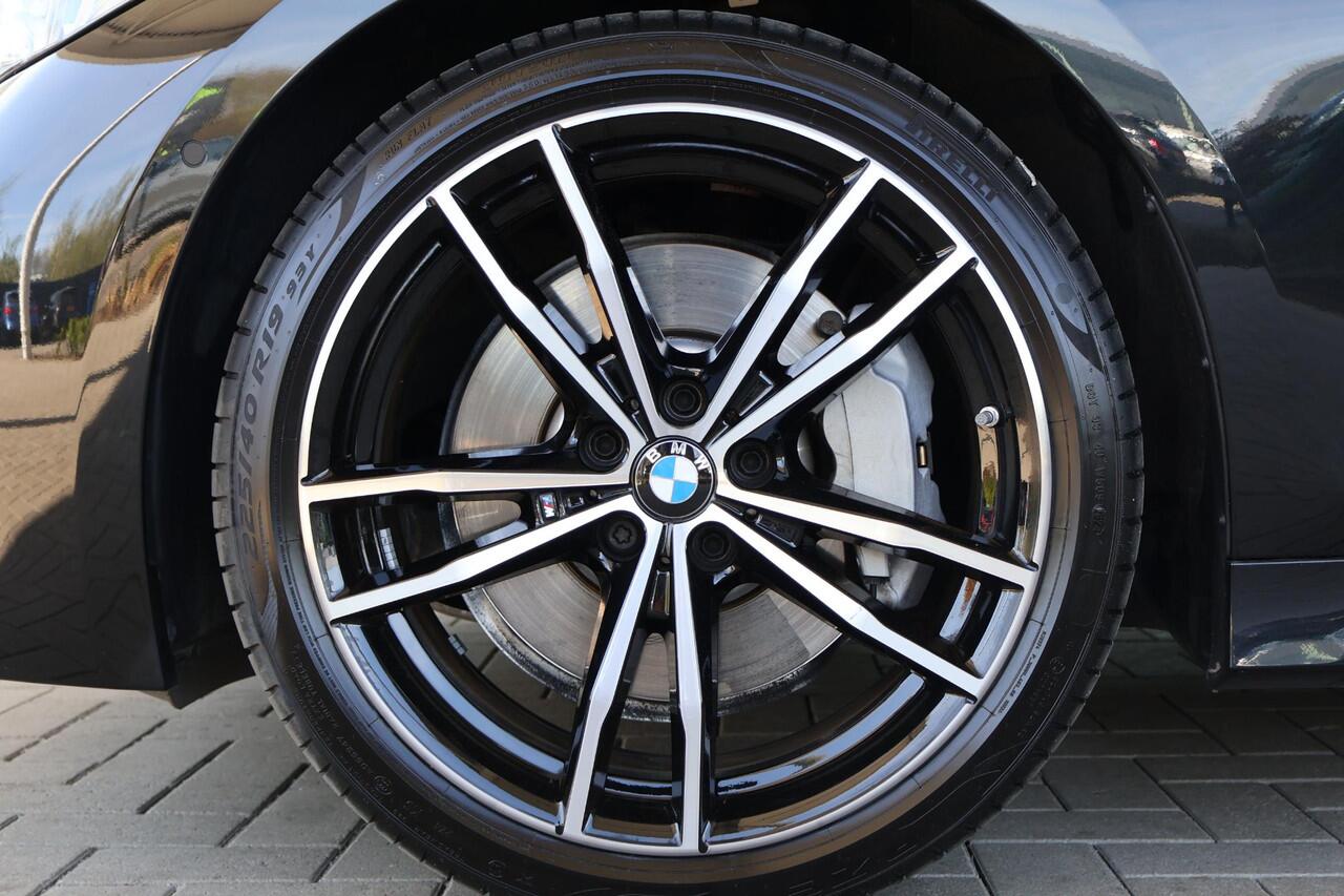 BMW 3-SERIE Touring 330i xDrive | M Sportpakket | Innovation Pack | Travel Pack