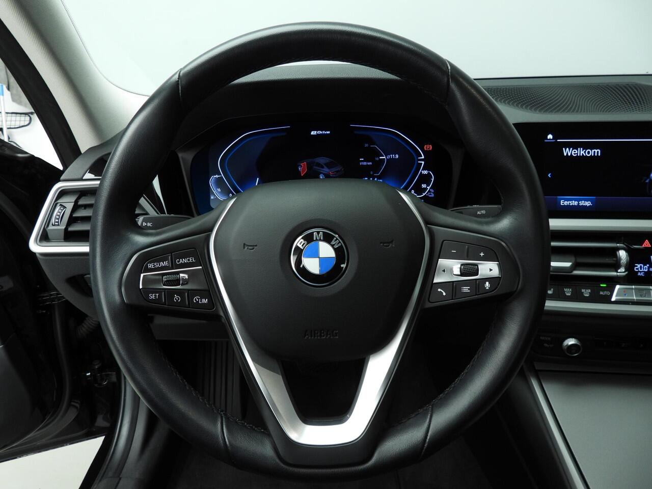 BMW 3-SERIE Sedan 320e | Laserlicht | Leder | Navigatie | Stoelverwarming | Chrome line | DAB | Hifi speakers | Alu 17 inch