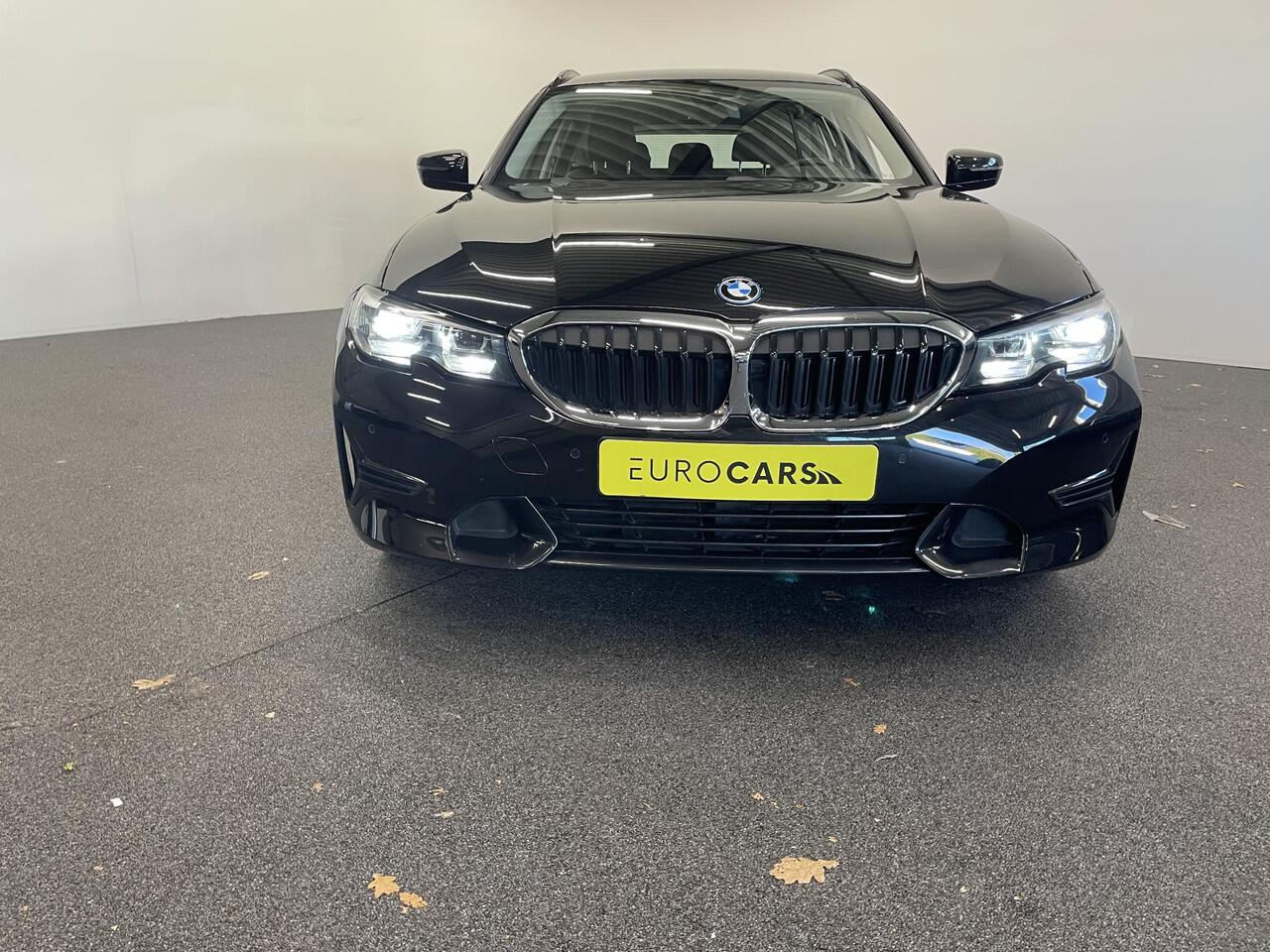 BMW 3-SERIE Touring 330e Touring SportLine PHEV 292 PK AUT Navi Carplay Camera Achter PDC V+A Winterpack Sport Stoelen Active Protection Ambiance Licht