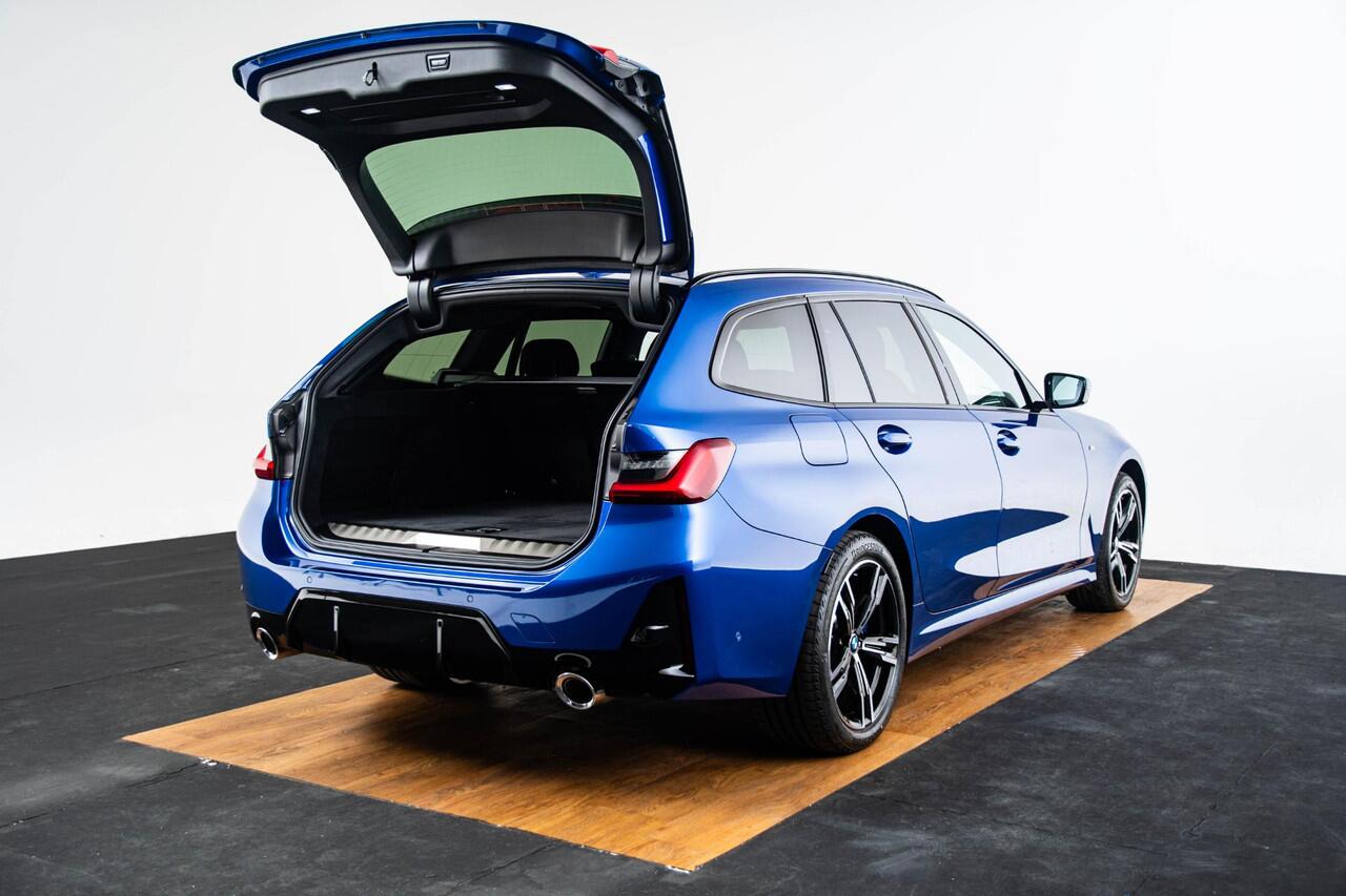 BMW 3-SERIE Touring 330e Long Range - M Sport - Trekhaak - Panoramadak - Elektrisch verstelbare/verwarmde stoelen - Parking/Driving Assistant - Harman Kardon - Getinte ruiten - Comfort Access - Ambiance verlichting -