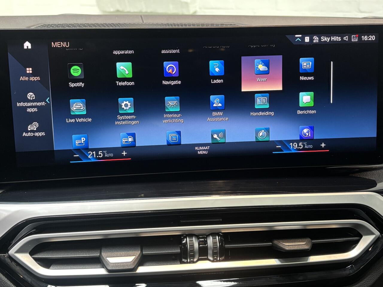 BMW 3-SERIE Touring 330e xDrive CAMERA / NL AUTO / M STOELEN / TREKHAAK / M PAKKET