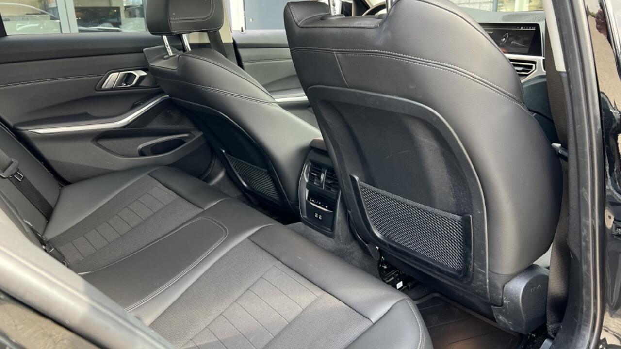 BMW 3-SERIE 330e | Navi | Stoelverwarming | Sfeer