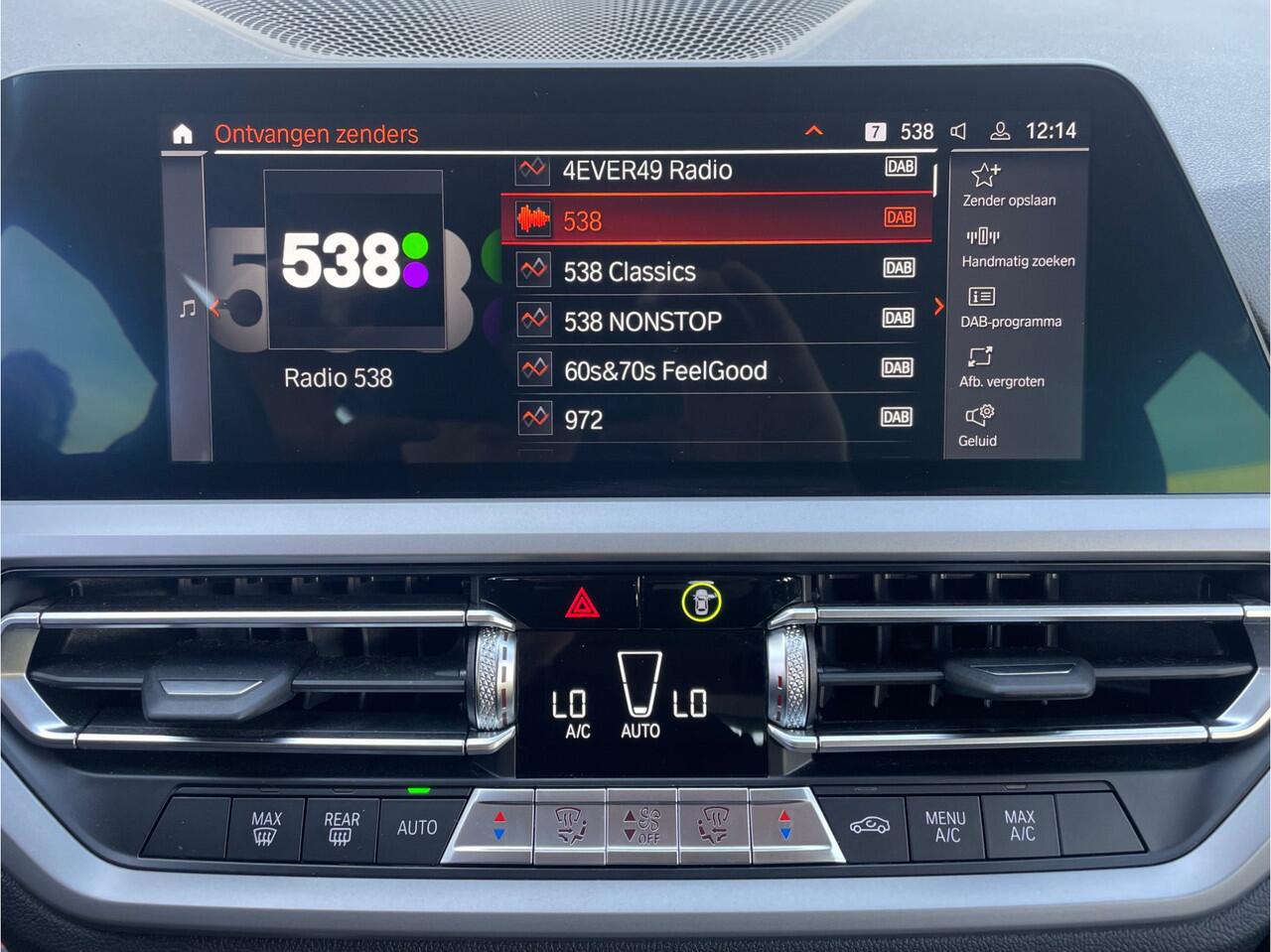 BMW 3-SERIE Touring 318i Exec. Ed. / Trkhk /18inch vlg/ Carplay