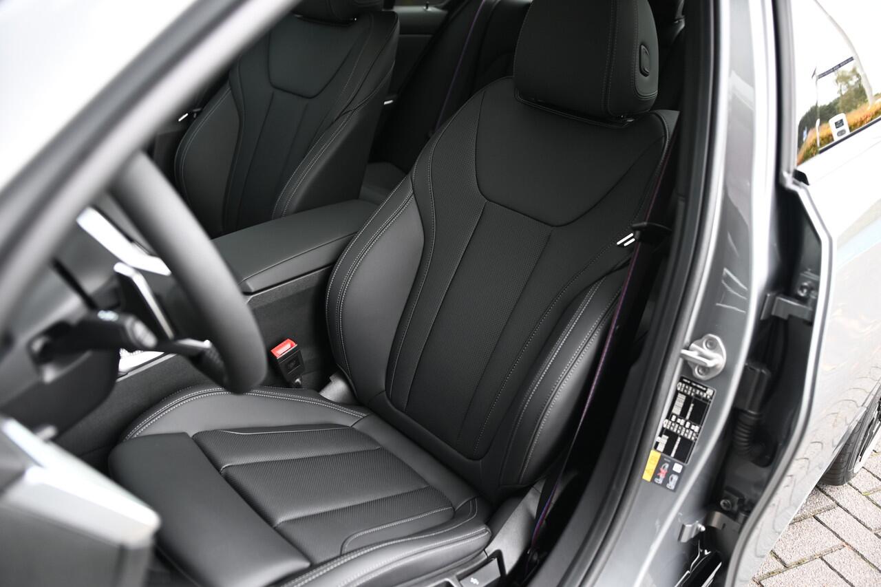 BMW 3-SERIE 330e High Executive M Sport Automaat / Schuif-kanteldak / Sportstoelen / Adaptieve LED / Parking Assistant Plus / Stuurverwarming / Comfort Access