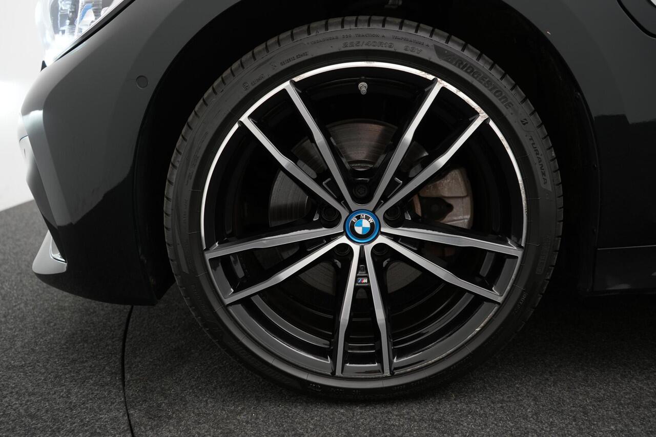 BMW 3-SERIE Touring 320e Business Edition Plus automaat | Laser LED koplampen | M Sport | Panorama dak | lederen bekleding | elektrisch wegklapbare trekhaak
