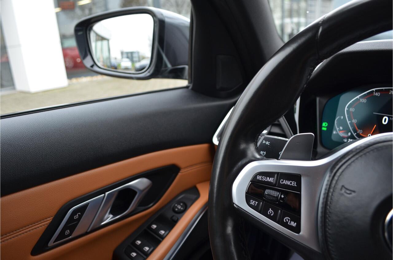 BMW 3-SERIE Touring 318i M Pakket Laser licht! | Leer | Carplay | Stoelverw | Camera | Zeer Mooi en verzorgd exemplaar!