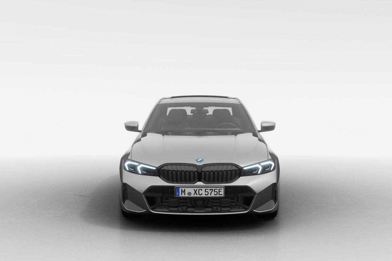BMW 3-SERIE Sedan 330e | M Sport Pro | Comfort Pack | Harman-Kardon Sound System | Active Cruise Control