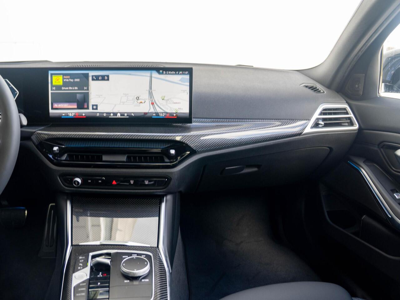 BMW 3-SERIE Touring 330e | M Sportpakket Pro | Innovation Pack | Verwarmd Stuurwiel | Comfort Access | Panoramadak | Stoelverwarming | Harman Kardon | Trekhaak