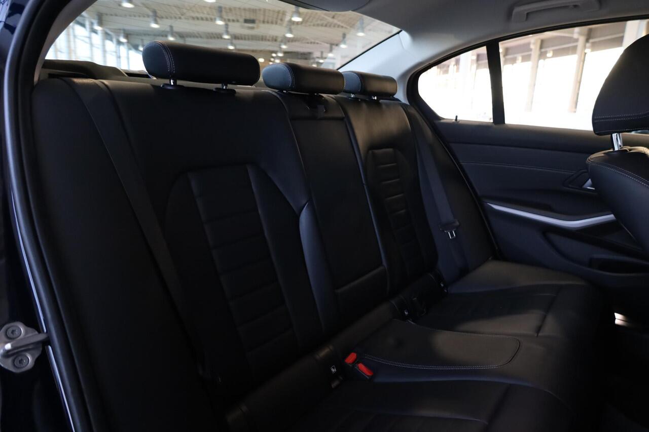 BMW 3-SERIE Sedan 320e | Cruise Control | Stoelverwarming