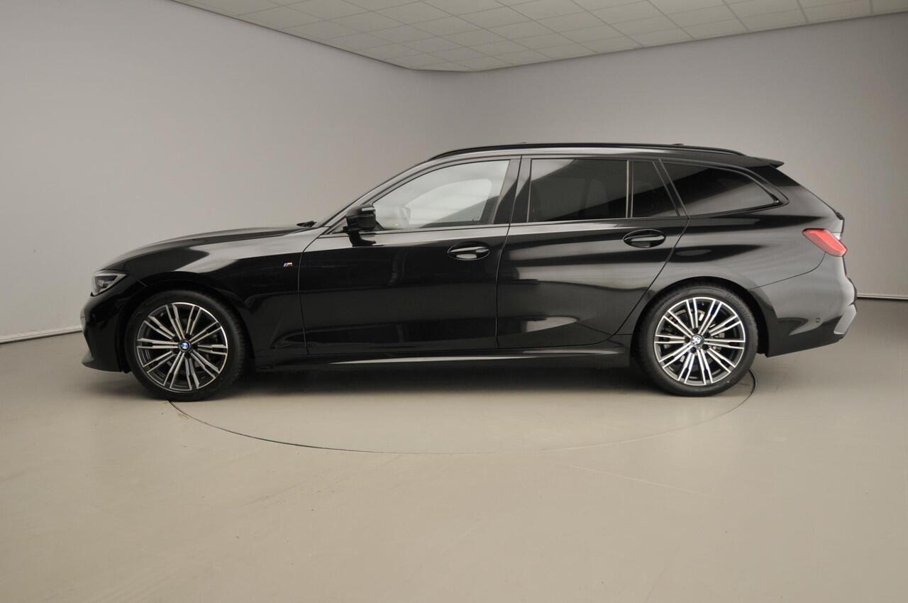 BMW 3-SERIE Touring 318i | M-Sportpakket | LED | Navigatie | Schuifdak | Sportstoelen | DAB | Hifi speakers | Alu 18 inch