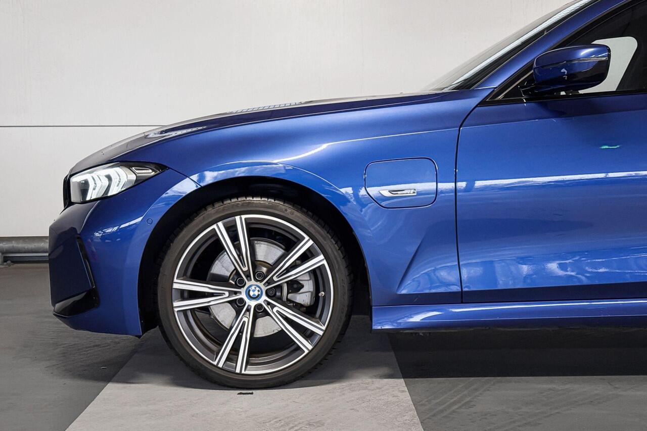 BMW 3-SERIE Touring 330e xDrive M-Sport