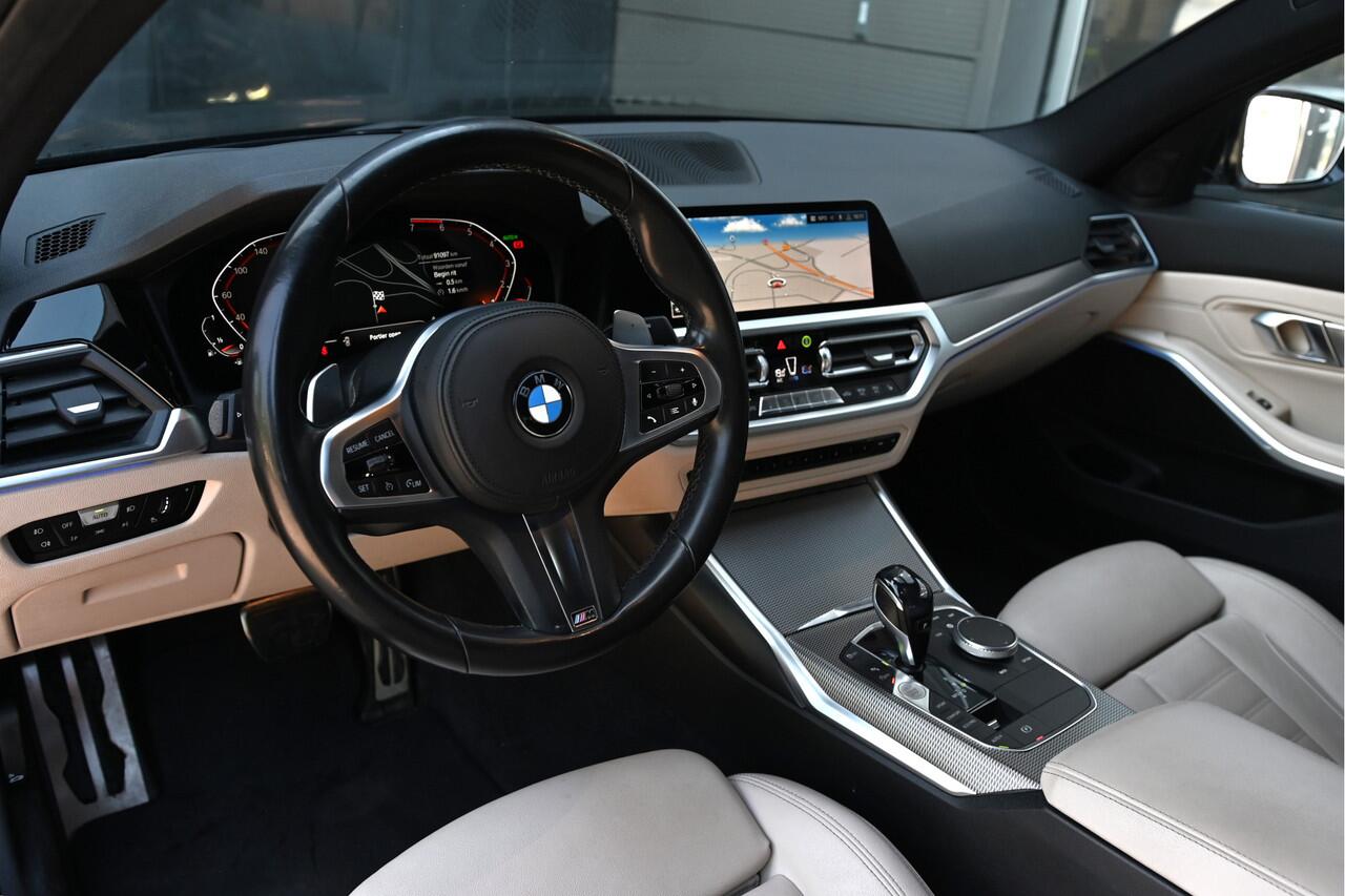 BMW 3-SERIE 330i High Executive M Sport Automaat / Achteruitrijcamera / Sportstoelen / M Adaptief onderstel / Head-Up / Parking Assistant / Leder / 19" LMV