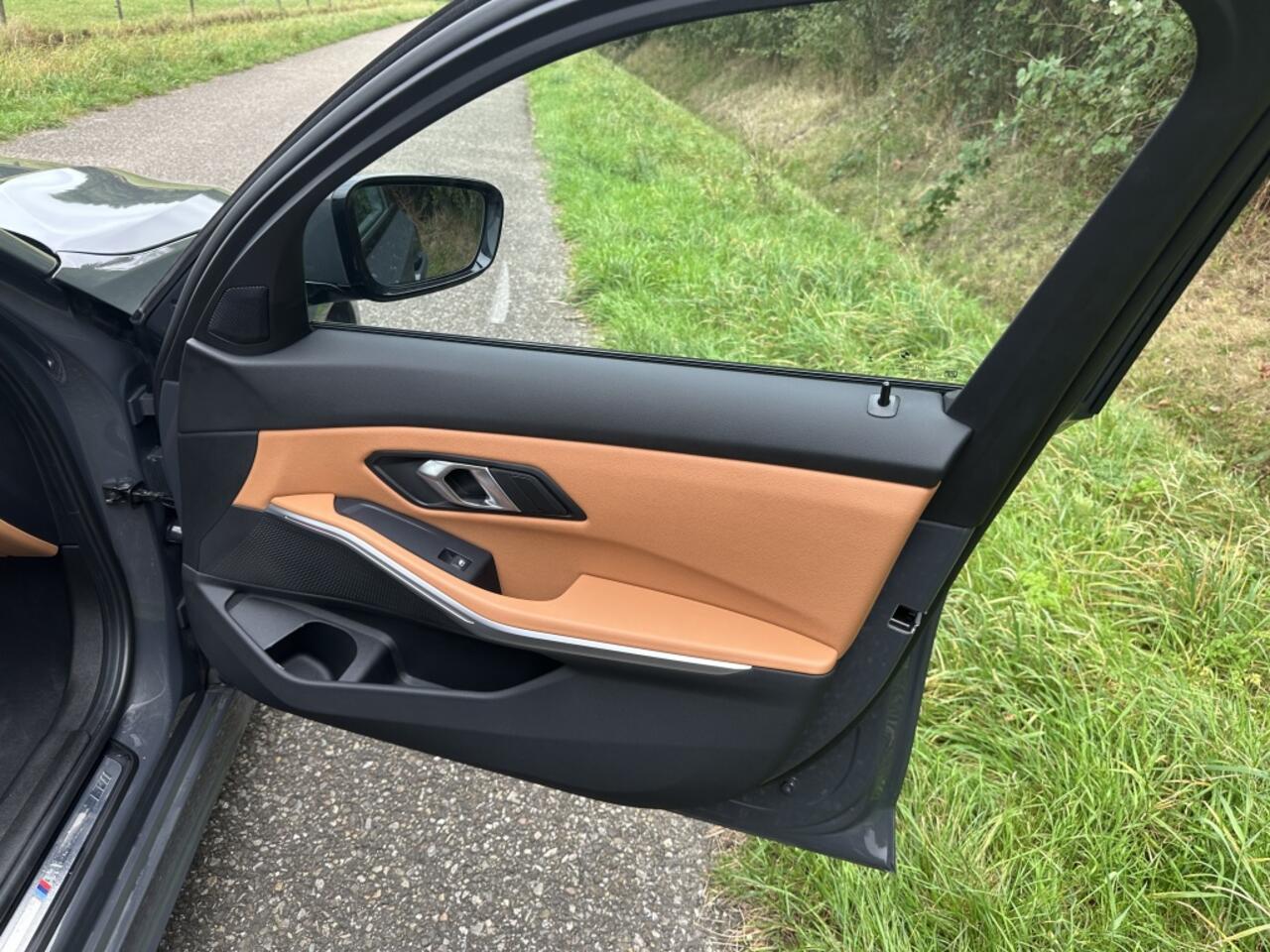 BMW 3-SERIE 318i High Executive M-Pakket