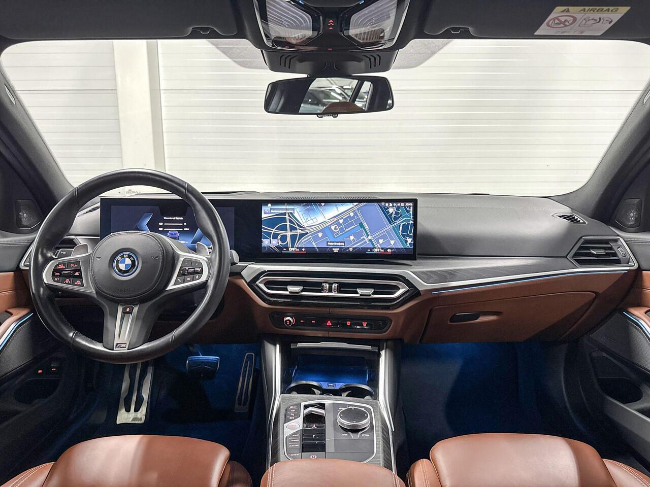 BMW 3-SERIE Touring 330e xDrive M Sport | Panoramadak | Leder