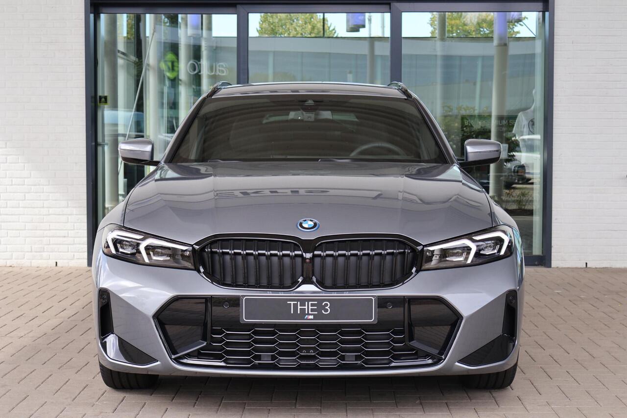 BMW 3-SERIE Touring 330e | M Sportpakket | Innovation Pack | Comfort Pack