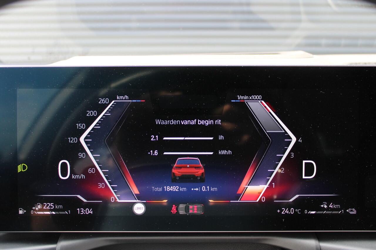 BMW 3-SERIE Touring 330e M-Sport Melbourne-Red Metallic Adaptive-Led Head-Up Harman-Kardon 360-Carmera Leer Elektr.-Trekhaak