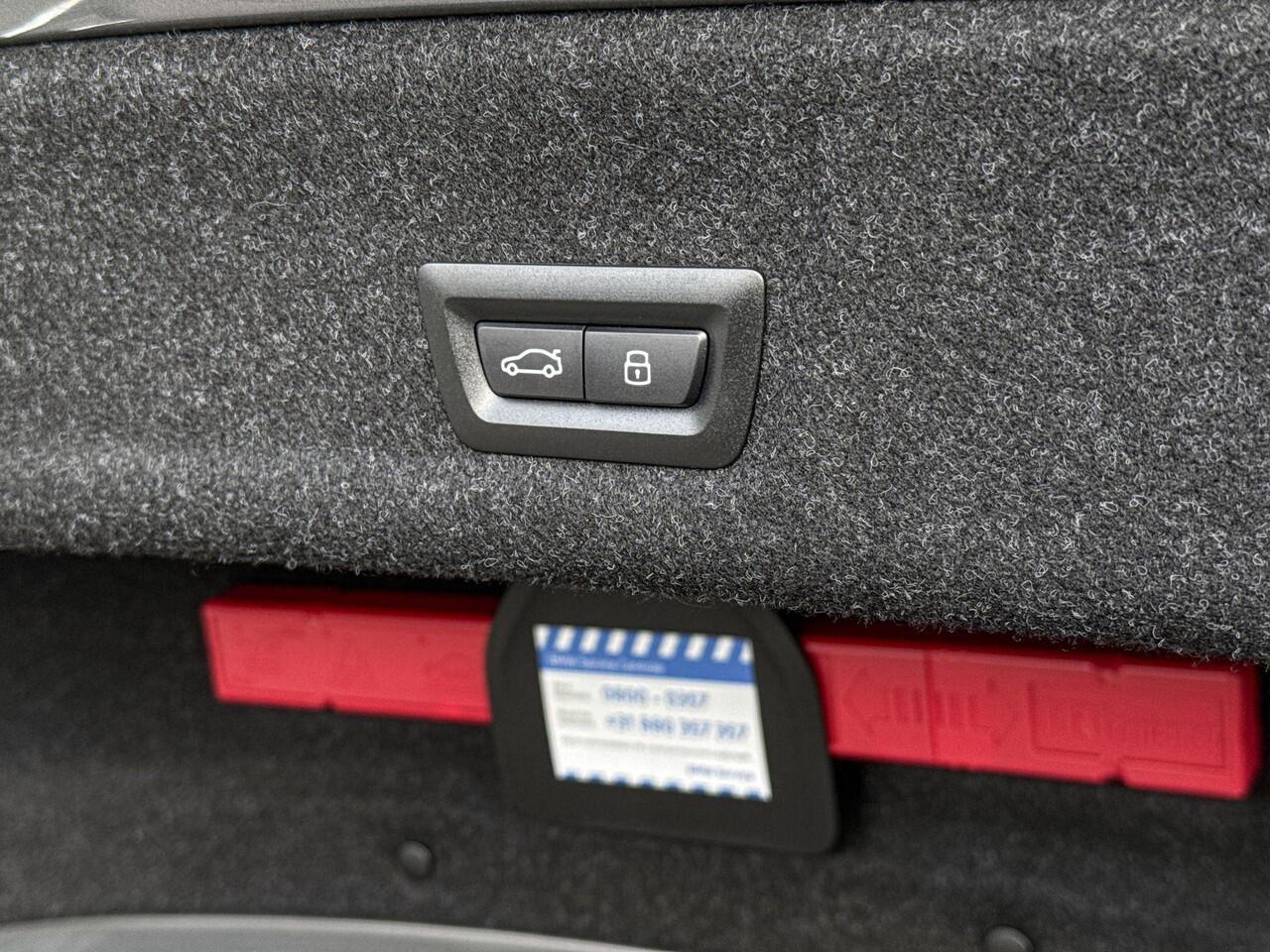 BMW 3-SERIE Sedan 330e M Sportpakket Pro / Comfort Pack / Elektrisch glazen schuif-/kanteldak / HiFi System