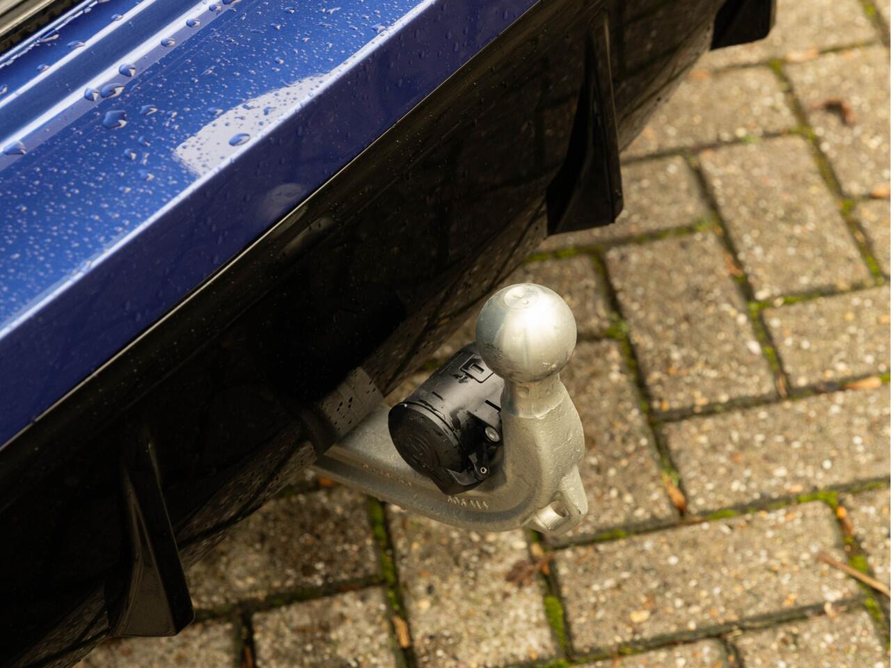 BMW 3-SERIE Touring 330e M-Sport - Pano - Trekhaak - ACC - Hifi - Camera